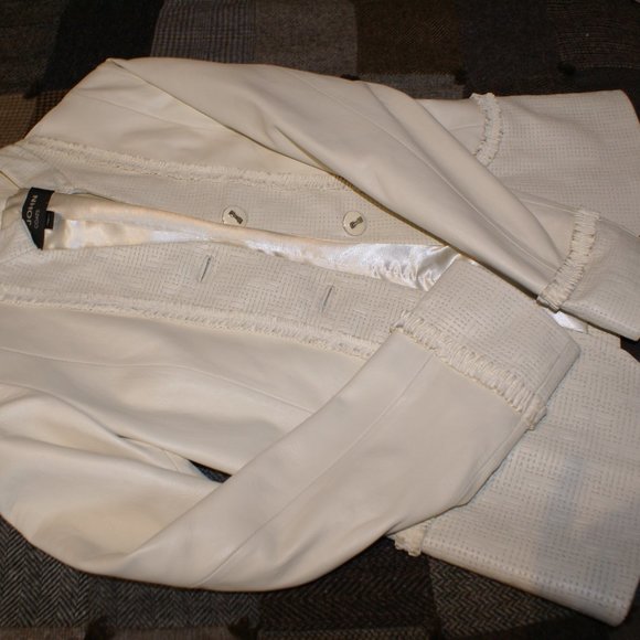 Authentic St John White Leather Suit - Picture 16 of 16